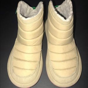 Sanyo women’s 8 comfy shoes/short boots